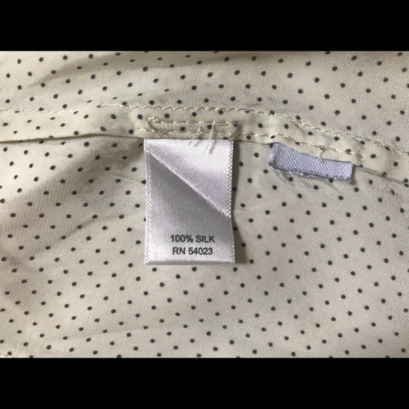 100% Silk Banana Republic button down - Picture 3 of 6